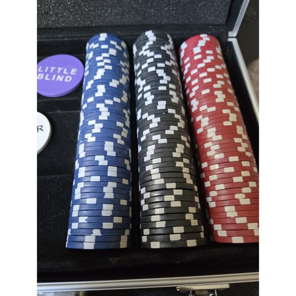 300-Piece Poker Chip Set with Aluminum Case Cards 10 Gram Casino Chips AND DECK - Picture 6 of 7